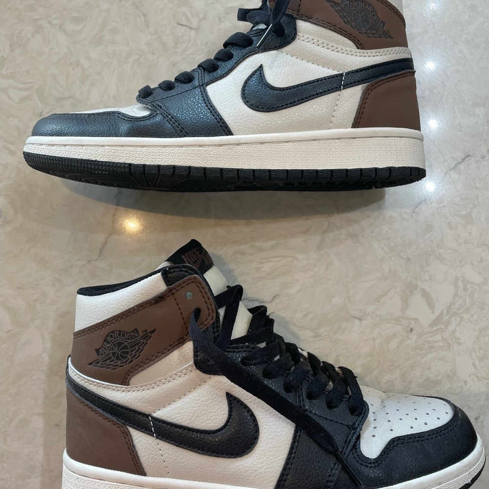 2020
Air Jordan 1 Retro High OG 'Dark Mocha'